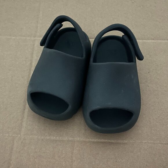 Yeezy Slide Infant "Onyx" sandals - Picture 1 of 4